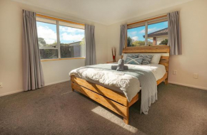 Convenient Westfield House 3bedroom 2bath, Christchurch